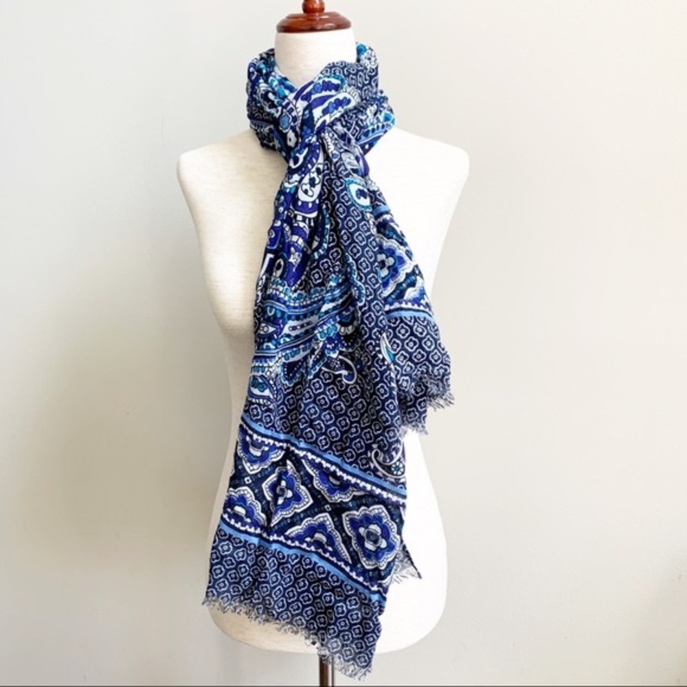 NWT Vera Bradley Soft Fringe Scarf in Deep Night Paisley